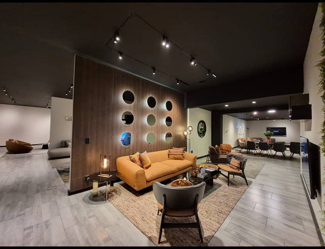 980M² SHOWROOM TO LET IN KRAMERVILLE